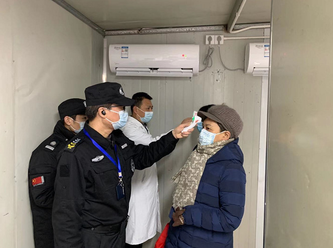 上海新华医院全面开诊首日 患者防护意识同步提升