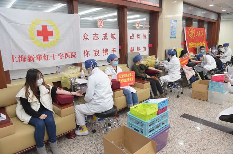 众志成城战疫情 无偿献血情更浓：新华医务员工加入献血行列