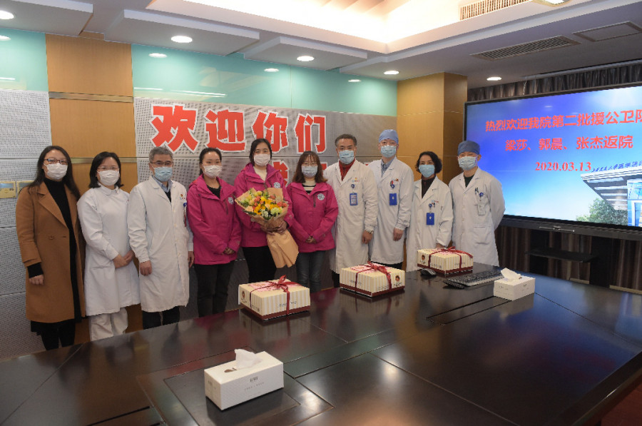 新华医院分批次派员赴公卫中心共同战疫