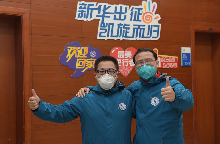没有从天而降的英雄，只有挺身而出的平凡人