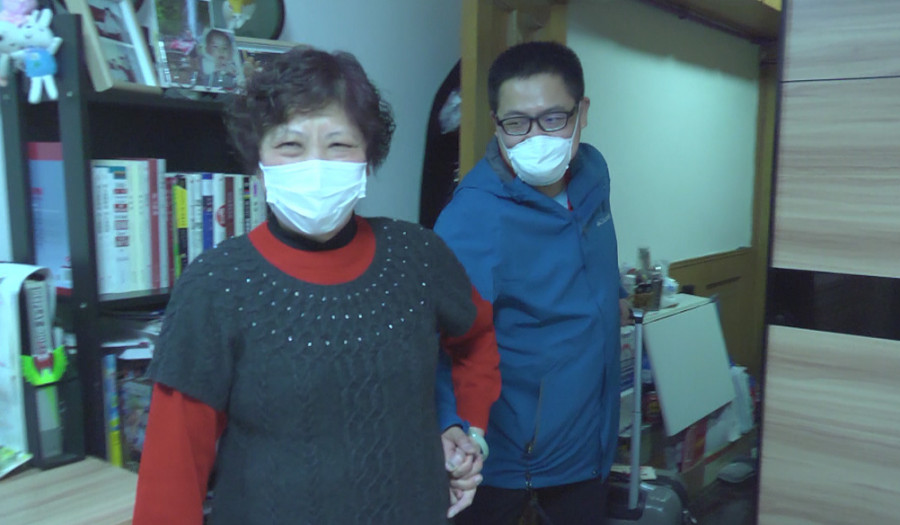 没有从天而降的英雄，只有挺身而出的平凡人