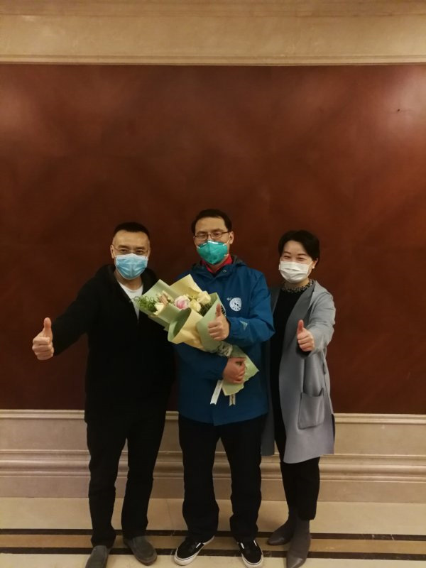 没有从天而降的英雄，只有挺身而出的平凡人