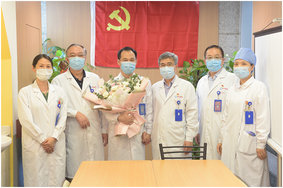 呼吸内科党支部崔志磊（左三）