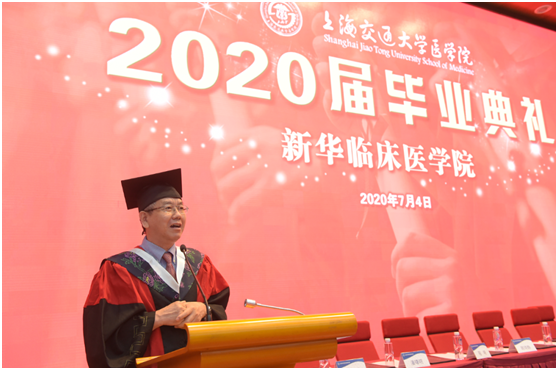 骨科主任陈晓东教授代表教师发言