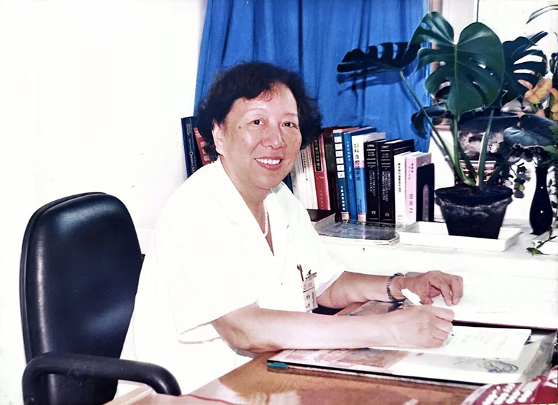 著名妇产科学专家,原上海第二医科大学第三女子计划生育研究室主任,新华医院妇产科原主任、妇产科教研室原主任 毛菊芳教授