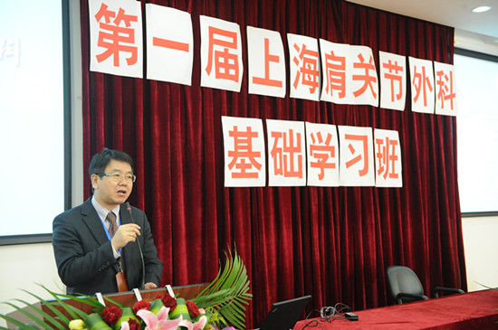 骨科主任陈晓东介绍新华医院及骨科发展情况